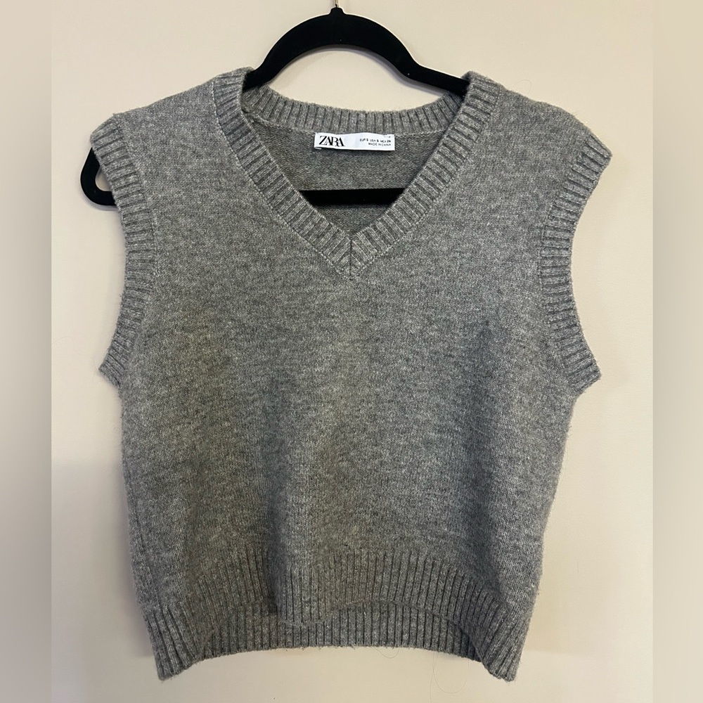 Zara Gray Sleeveless Knit Top